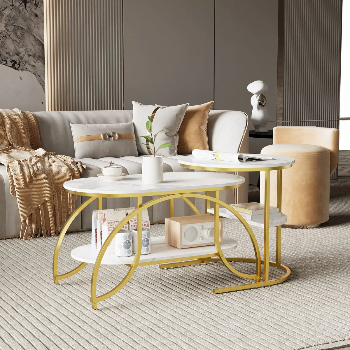 Duo Élégance | Table basse effet marbre à étagère, piétement doré
